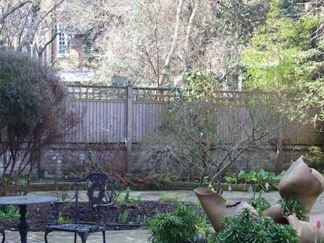 2 bed apartment with patio. Seconds from Sloane Square