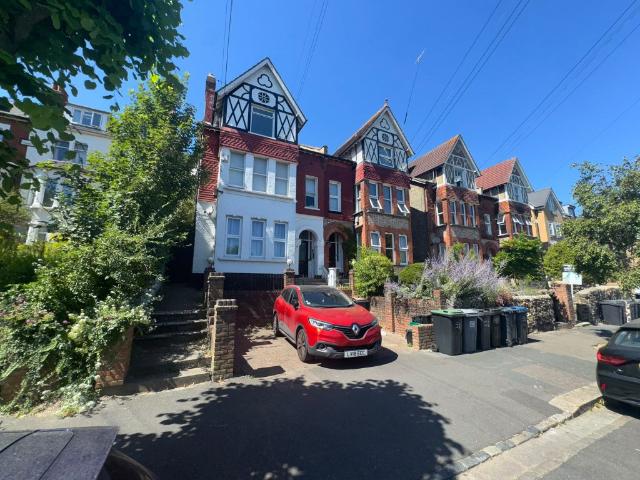 2 bed Apartment To Let, Guide Price £1,595 pcm