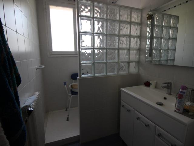 2 bed apartment to let in ouvertures