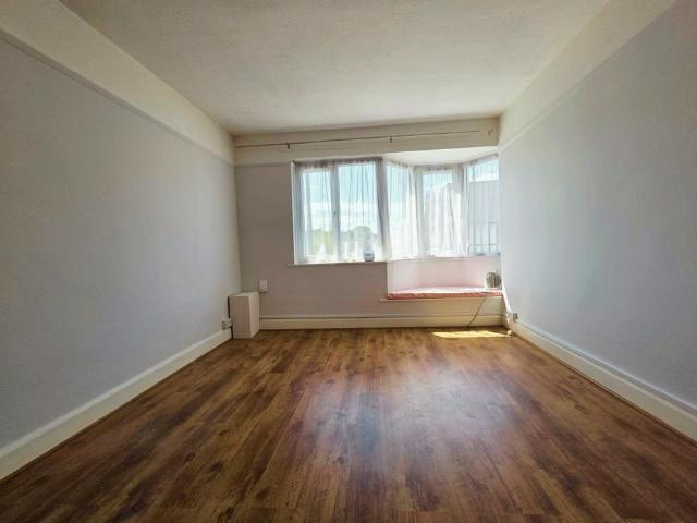 2 bed Apartment To Let