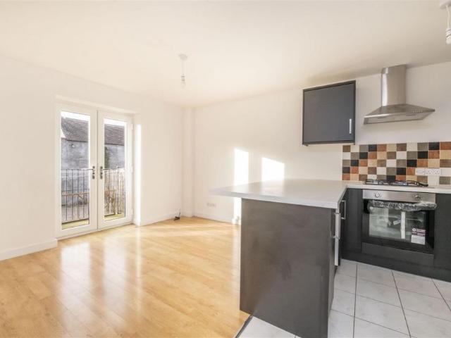 2 bed Apartment To Let