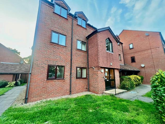 2 bed Apartment To Let