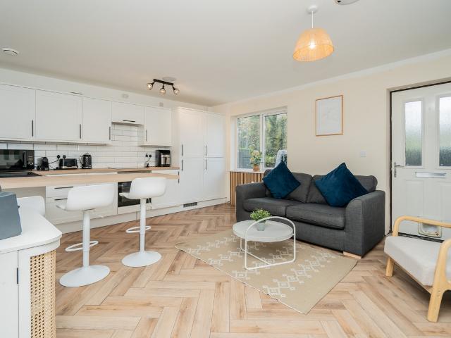 2 bed Apartment To Let