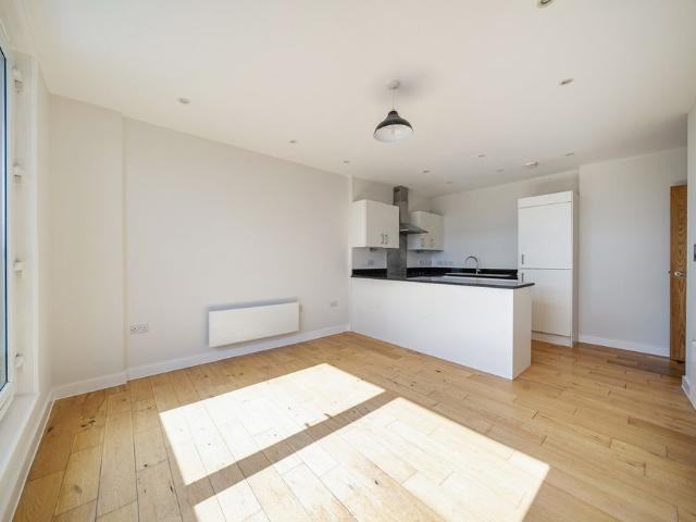 2 bed Apartment To Let