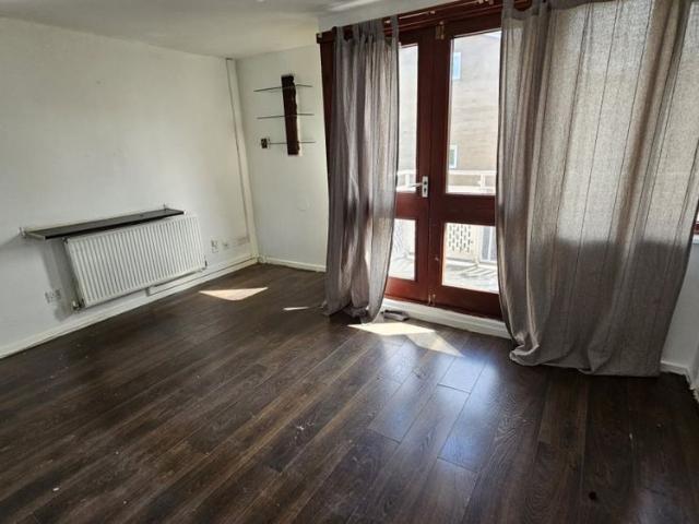 2 bed Apartment To Let