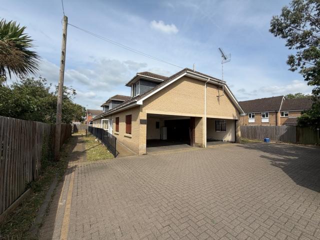 2 bed Apartment To Let