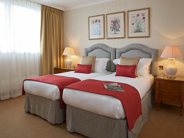 2 bed apartment to rent Thorney Court, London W8