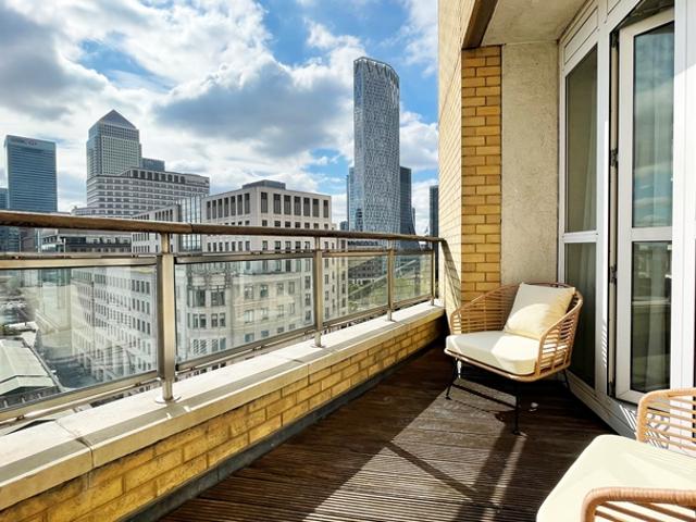2 bed apartment to rent Circus Apartments, London E14