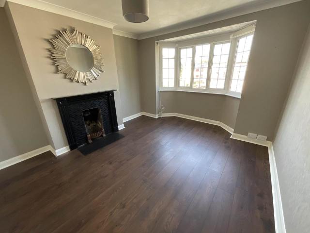 2 bed apartment to rent in amblecote road, grove park, se12