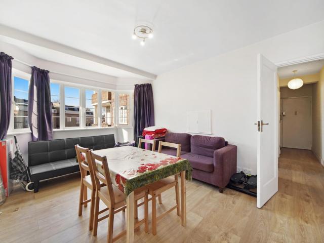 2 bed apartment to rent in Chiswick Village, London