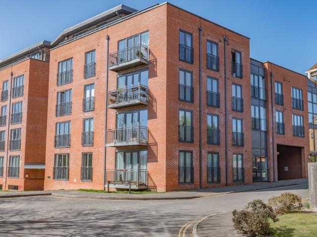 2 bed apartment to rent in Cornwood Lane, Solihull, B90