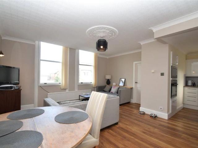 2 bed apartment to rent in Cromwell Terrace, Scarborough, YO11