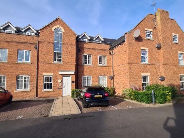 2 bed apartment to rent in Cutlers Court, Radcliffe on Trent, Nottingham, NG12 £895 per month