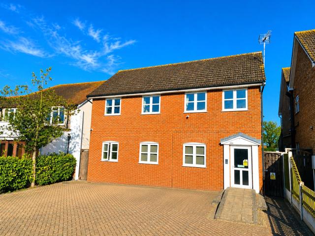 2 bed apartment to rent in Ferry Road, Hullbridge, Hockley, Essex, SS5