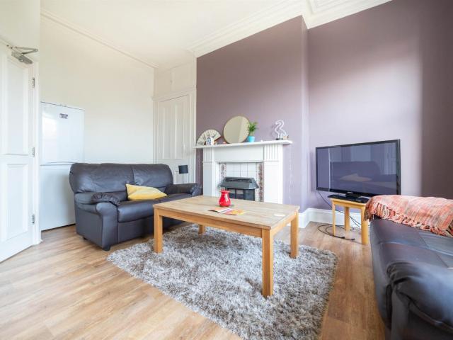 2 bed apartment to rent in Grosvenor Place, Newcastle Upon Tyne, NE2