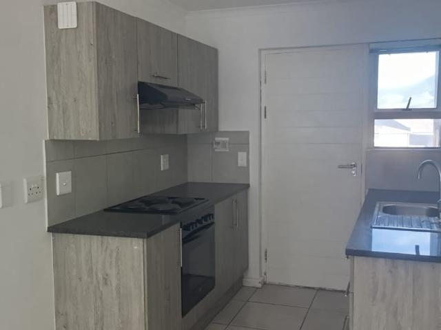 Semi furnished 2 Bed Apartment To Rent in Diep River