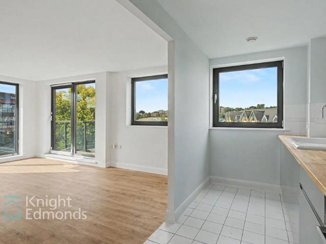 2 bed apartment to rent in McKenzie Court, Maidstone, ME14
