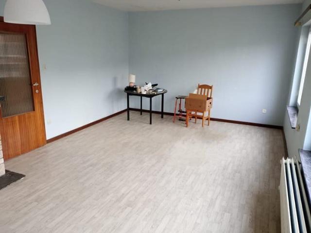 2 bed apt. Bright. 47