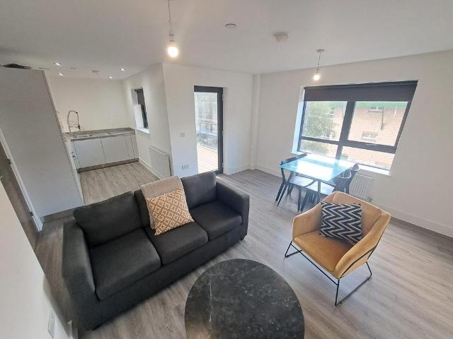 2 Bed Apt with 2 balconies in Baltic. 2 bed apartment to rent £1,195 pcm £276 pw