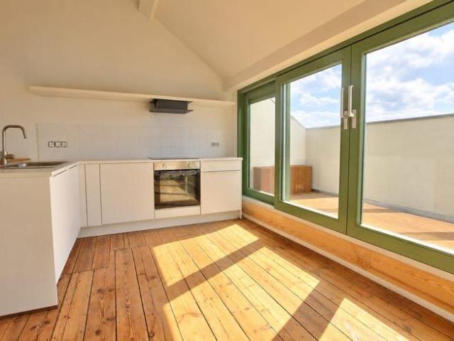 2 bed apt with terrace, Canal area