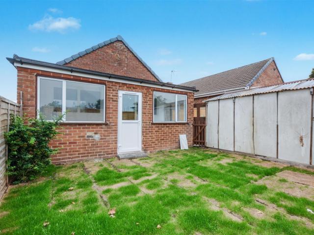 2 bed bungalow to rent in Kelvin Close, Stapleford, Nottingham, NG9 7DF
