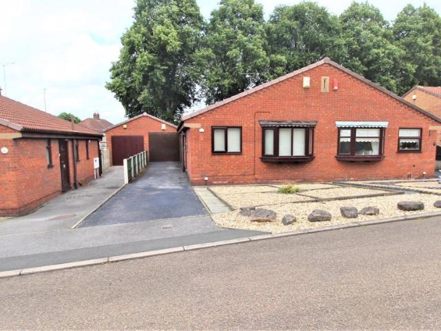 2 bed bungalow to rent in St. Peters Close, New Ollerton, NG22 ref: 10806933