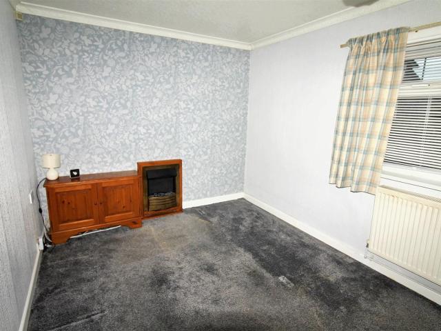 2 bed bungalow to rent in Selston Drive, Wollaton Park, Nottingham, NG8 1EJ