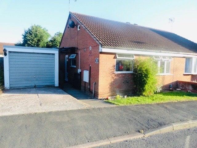 2 Bed Bungalow with parking & Gardens