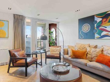 2 bed Chelsea apt with open living/dining/area