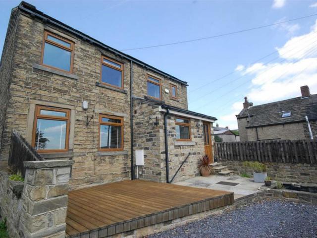 2 bed Cottage To Let in in Rowley Hill, Lepton, Huddersfield