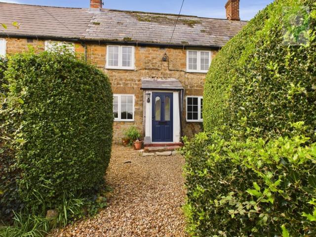 2 bed cottage to rent in Silver Street, South Petherton, TA13
