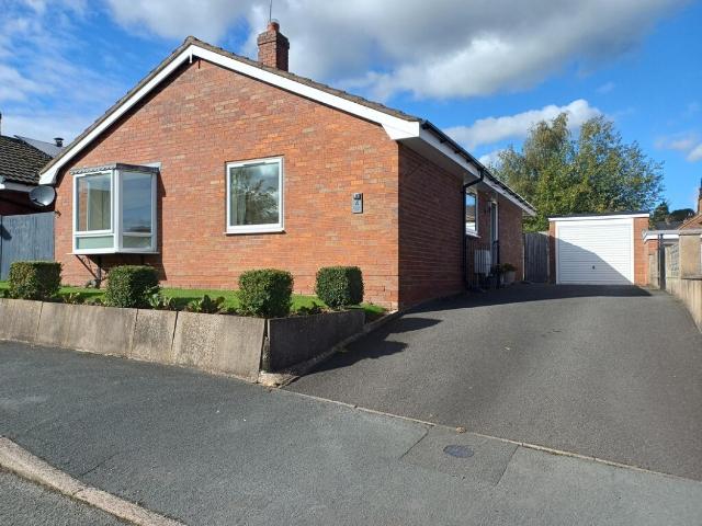 2 bed Detached Bungalow to Let