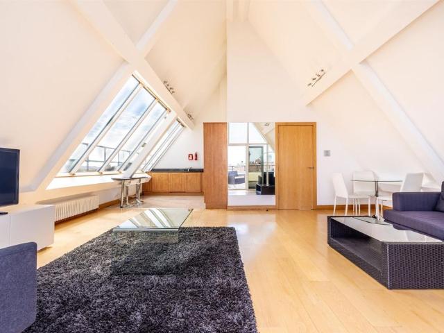2 bed duplex to rent in Grainger Street, City Centre, NE1