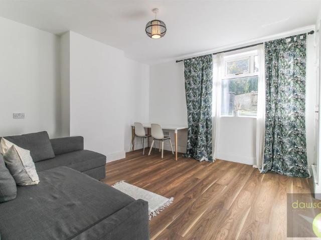 2 bed end of terrace house to rent in Ovenden Close, Ovenden, Halifax