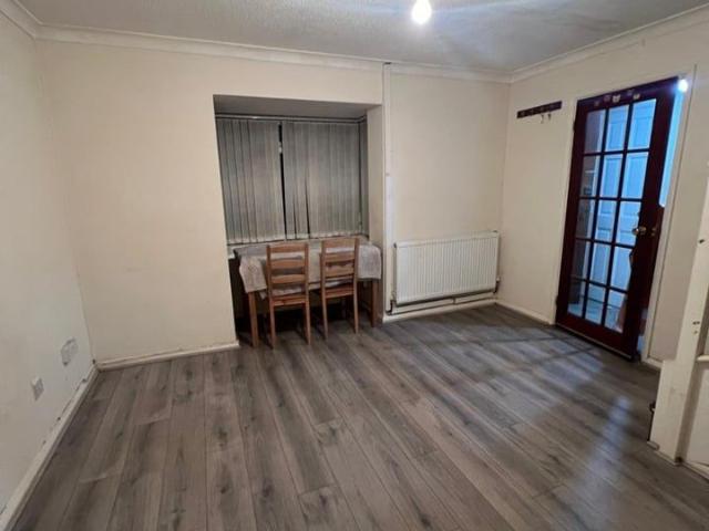 2 Bed End Terrace, Biscot Road, LU3