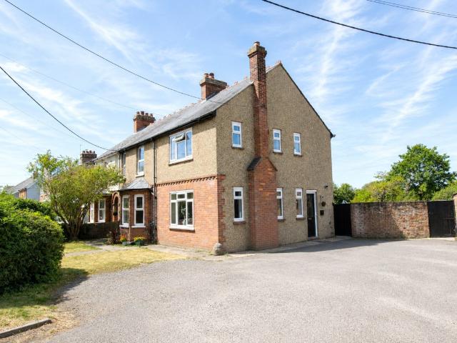 2 bed End Terrace House for Rent