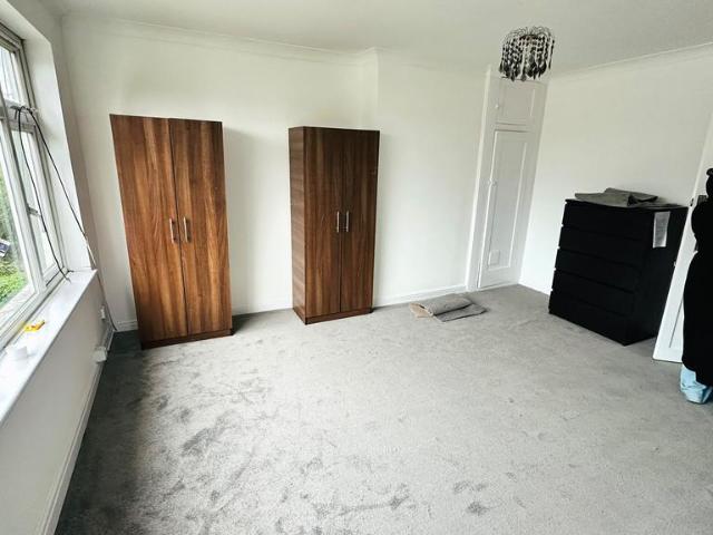 2 BED FIRST FLOOR GROUND FLAT |. 2 bed flat to rent £1,750 pcm £404 pw