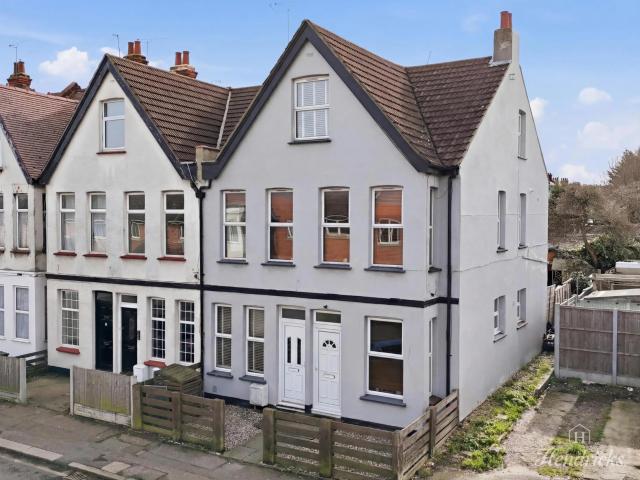 2 Bed For Sale in Westcliff on sea