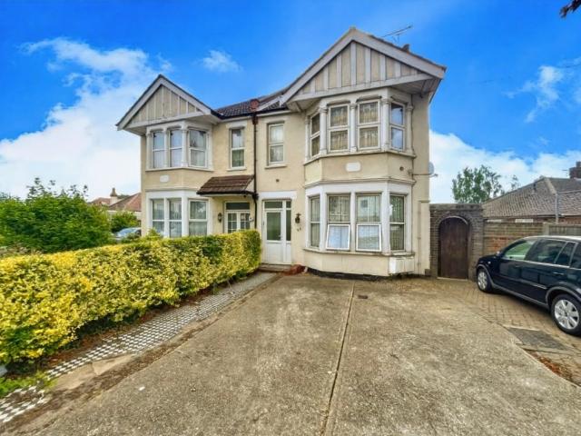 2 Bed For Sale in Westcliff on sea
