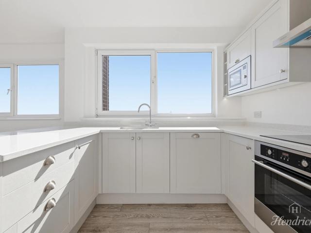 2 Bed For Sale in Leigh on sea