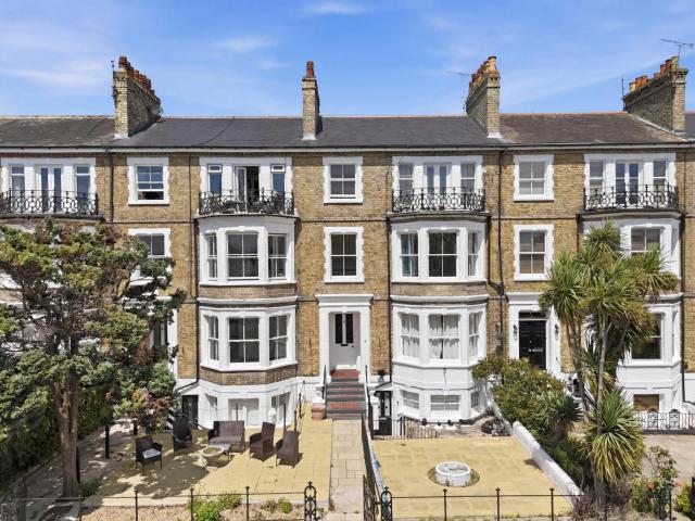 2 Bed For Sale in Southend on sea