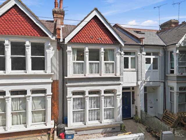 2 Bed For Sale in Southend on sea