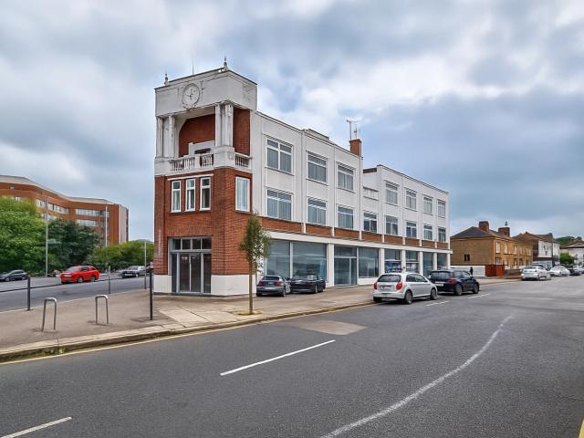 2 Bed For Sale in Southend on sea