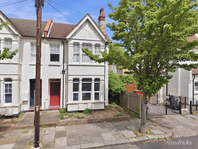 2 Bed For Sale in Southend on sea