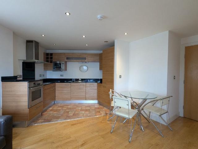 2 Bed Flat, Mackenzie House, LS10