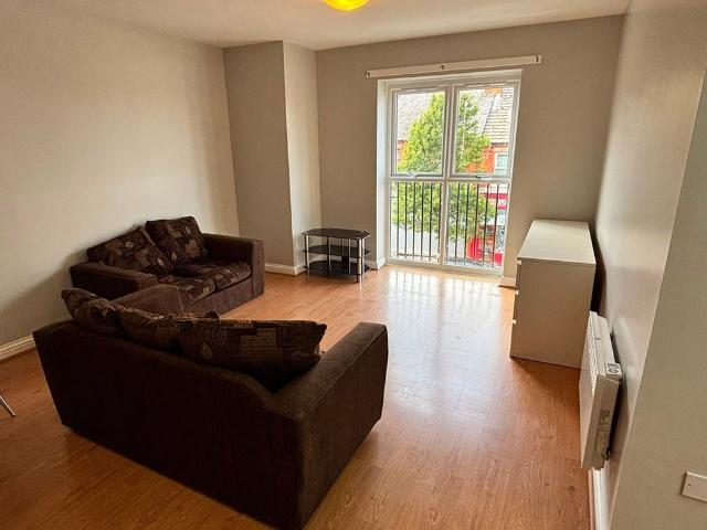 2 Bed Flat, Mallaby Court, CH41