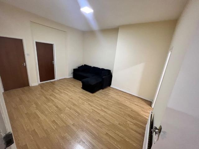 2 Bed Flat, Mansfield Road, IG1