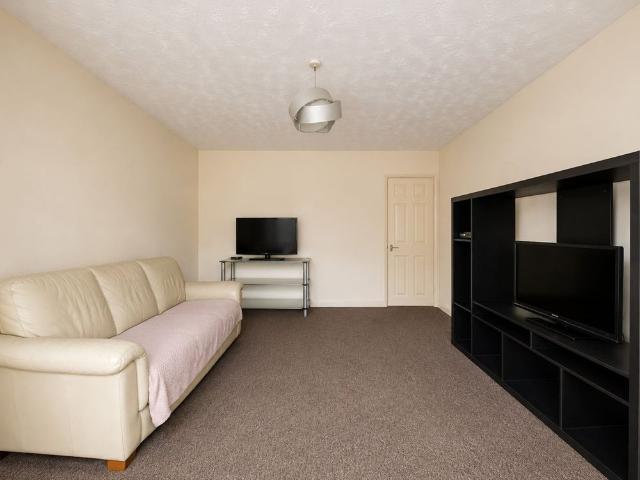 2 Bed Flat, Marsh Road, LU3