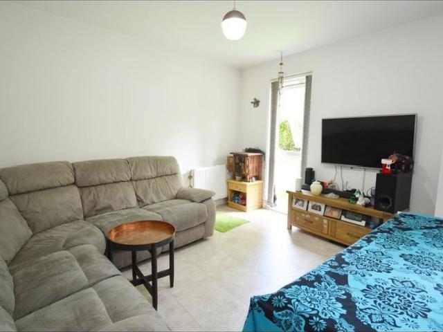 2 Bed Flat, Mayfair Court, TW5