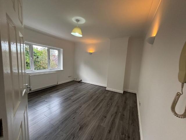 2 Bed Flat, Meadowgate, M6